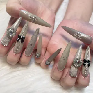 ネイル ゴテゴテ💙ワンホン リオナのネイルデザイン