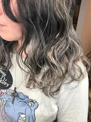 ミディアム カラー UMEDA FIGAROのヘアスタイル