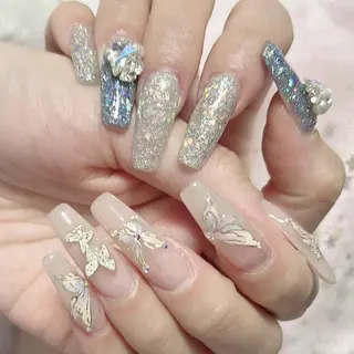 ネイル RAFFINE 月🦋🩵のネイルデザイン