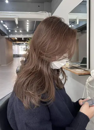 ミディアム ミディアムレイヤー カット/ハイライトのヘアスタイル