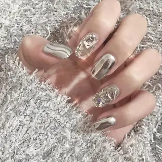 ミディアム ネイル フィルイン、長さ出し 深爪矯正のネイルデザイン