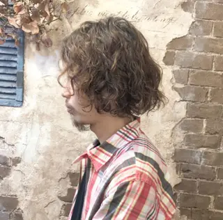 パーマ メンズ ブリーチ、パーマ 西部笑のヘアスタイル