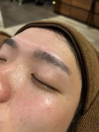 メンズ アイブロウ airi🌺カラー /特殊ヘア⛓️🖤のヘアスタイル