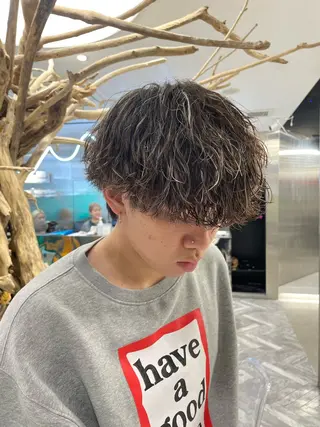 ショート カラー パーマ メンズ カラーモデル⚡️ REONのヘアスタイル