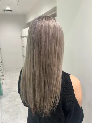 ロング カラー ハイトーンカラー 🦄レイヤーカットのヘアスタイル