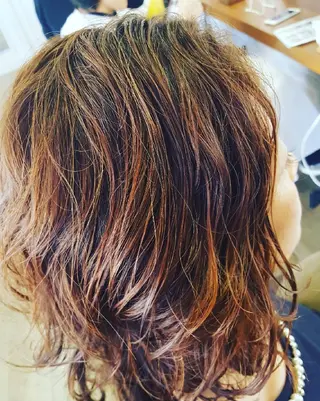 カラー 若泉 真梨のヘアスタイル