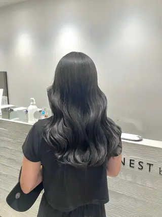 ロング カラー サキ🤍ハイトーン 🩰くびれ巻きヘアのヘアスタイル