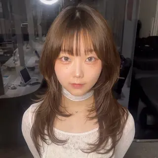 セミロング ハッシュカット🖤 レイヤー/透けカラーのヘアスタイル