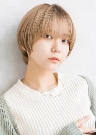 ショート カラー 佐藤 杏奈のヘアスタイル