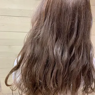 ロング カラー クワハラ イオリのヘアスタイル
