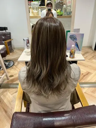 セミロング 伊東 彩花のヘアスタイル