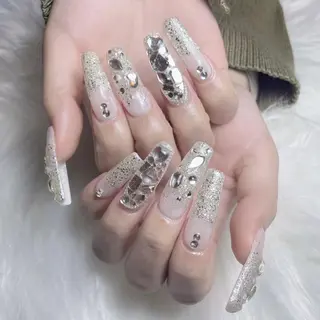 ネイル RAFFINE 月🦋🩵のネイルデザイン