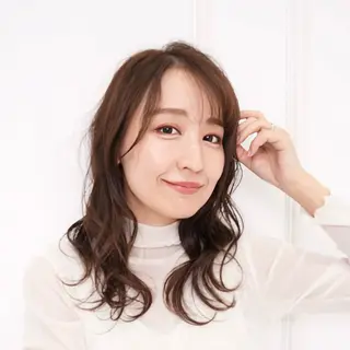 ロング 金沢 広美のヘアスタイル