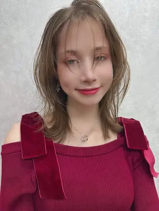 ミディアム カラー AIRI layer cut hairのヘアスタイル