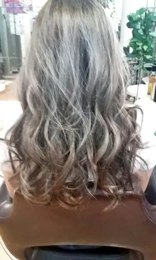 セミロング カラー 下妻 カラーエクステ難波のヘアスタイル