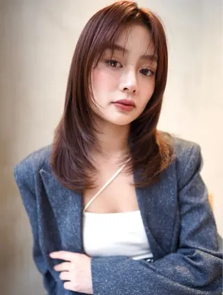 セミロング カラー ニュアンスパーマ/ 毛流れ/ハイトーンのヘアスタイル