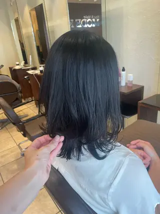 ミディアム 桑田 新菜のヘアスタイル