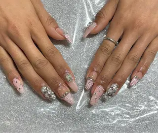 ネイル VIERU 🌈🎀💖のネイルデザイン