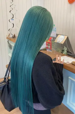 ロング ケアブリーチ 坪井佑樹のヘアスタイル