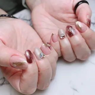 ミディアム ネイル 石原 夕華のネイルデザイン