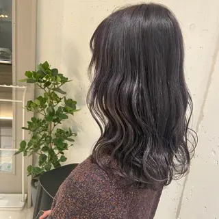 ミディアム カラー カジュアルを女っぽく 𝗮𝘆𝗮𝗰𝗼のヘアスタイル