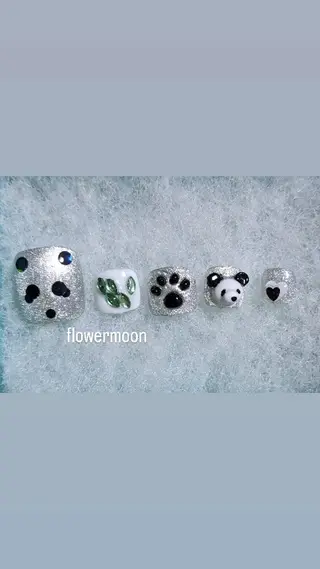 ネイル フラワー ムーンのネイルデザイン