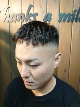 ショート サンフラット所属・岡林 選のヘアスタイル