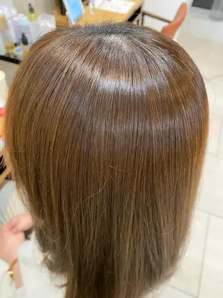 セミロング あやめ【顔まわり/レ イヤー/柔らかカラ】のヘアスタイル