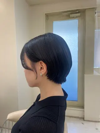 ショート effect横浜所属・切りっぱなしボブ/ 艶カラー/綾莉のヘアスタイル