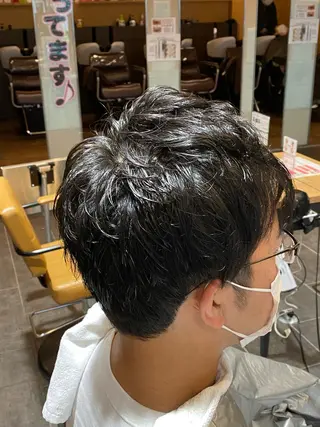 パーマ メンズ 尾崎 優也のヘアスタイル