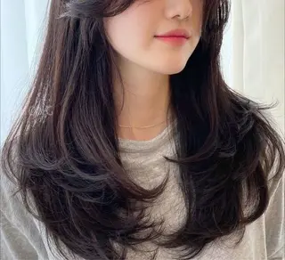 ロング 佐々木 彩花のヘアスタイル