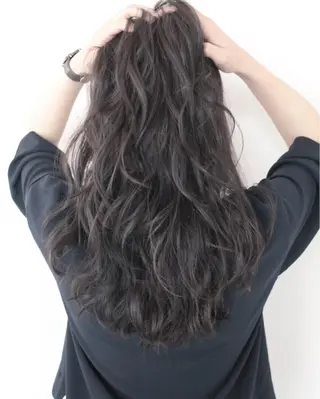 ロング カラー ヘアアレンジ Mariana/ 鶴原-ハイライトのヘアスタイル