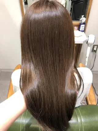 セミロング 艶カラー🩵💛 NANAのヘアスタイル