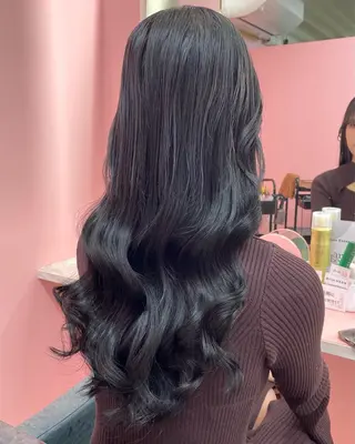 ロング illfrere所属・illfrere MOMOKAのヘアスタイル