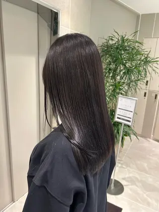 セミロング カラー 落海 茉愛亜のヘアスタイル