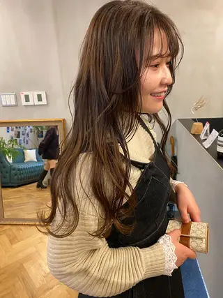 ロング カラー ハル🌸柔色/ ブリーチなし/艶髪のヘアスタイル