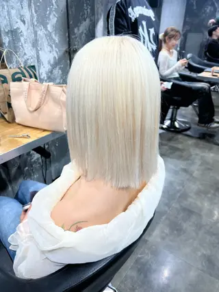 カラー ハイトーンカラー 🦄レイヤーカットのヘアスタイル