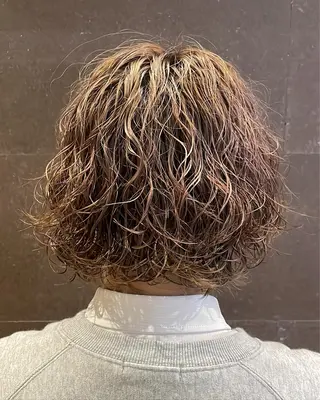ショート カラー パーマ 🫧髪質整形師 イケモトタクマ🎩のヘアスタイル