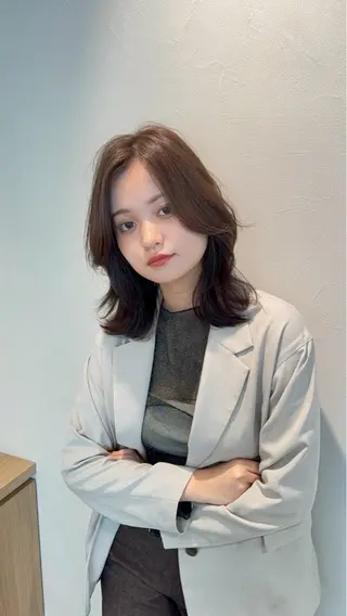 ミディアム 安江 理緒のヘアスタイル