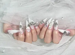 ネイル Lowé所属・Lowé みるくのネイルデザイン