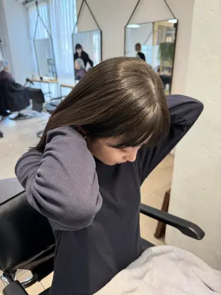 ミディアム カラー ミルクティー× グレージュMOMOのヘアスタイル