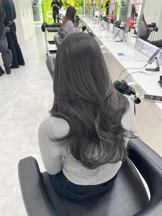 カラー 暗髪透明感ヘア🩶 銀座TUNEのヘアスタイル