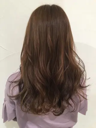 ロング カラー 乳井 悠香のヘアスタイル