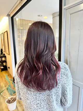 ロング カラー ツキダテ ユイのヘアスタイル