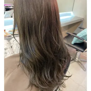 ロング カラー 岡野 静華のヘアスタイル