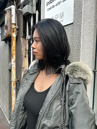 ミディアム hen所属・心斎橋/レイヤー/ ブリーチ/モエのヘアスタイル