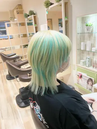 ミディアム カラー 🌈派手髪ハイトーン 🌈鈴木亮太🌈のヘアスタイル