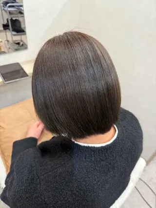 カラー 炭屋 波音のヘアスタイル