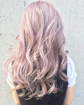 セミロング FOLK所属・白髪ぼかしハイライト バレイヤージュヤマトのヘアスタイル