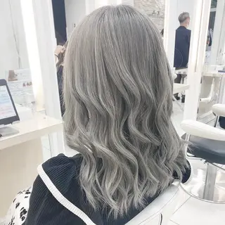カラー 長尾菜々美🐰 ／ハイトーンカラーのヘアスタイル